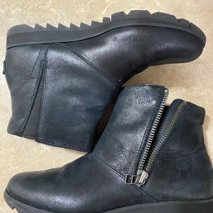 7.5 Sorel Harlow boots, used only once.
